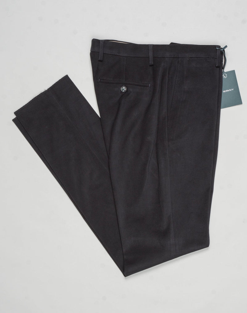 Composition: 98% Cotton 2% Elastan
Color: Black
Model: vulcano23
Flat front
Front pockets: seam
Back pockets: welted
Hemming: unfinished
Article: ts1620x
Made in Martina Franca, Italy Berwich Cotton Chinos / Black