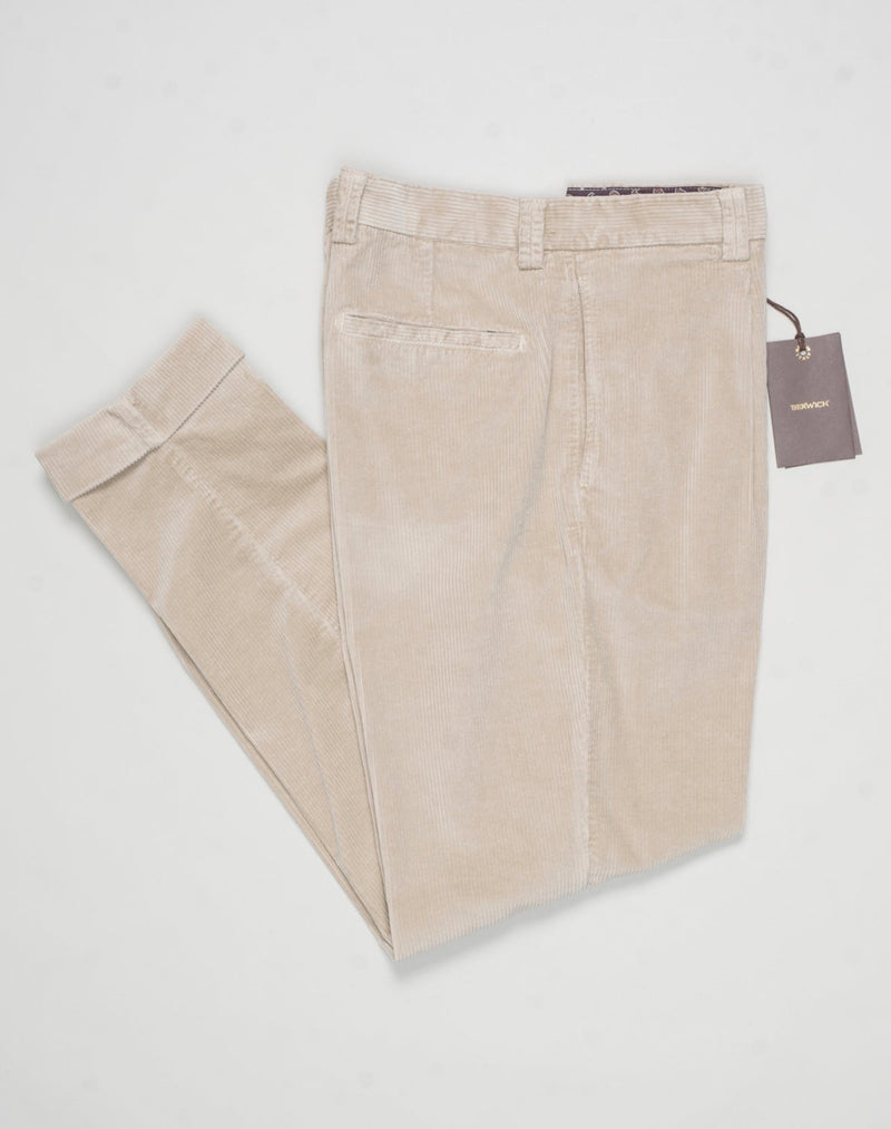 Garment dyed
Model: Chiaia long
Single pleat
Front pockets: seam
Back pockets: welted
Hemming: 5cm turn ups
Article: dv0500x
Color: Beige
Composition: 98% Cotton 2% Elastan
Made in Martina Franca, Italy Berwich Garment Dyed Corduroy Trousers / Beige