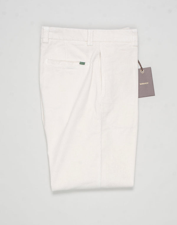 Garment dyed
Model: Chiaia long
Single pleat
Front pockets: seam
Back pockets: welted
Hemming: 5cm turn ups
Article: dv0500x
Color: Latte
Composition: 98% Cotton 2% Elastan
Made in Martina Franca, Italy Berwich Garment Dyed Corduroy Trousers / Latte
