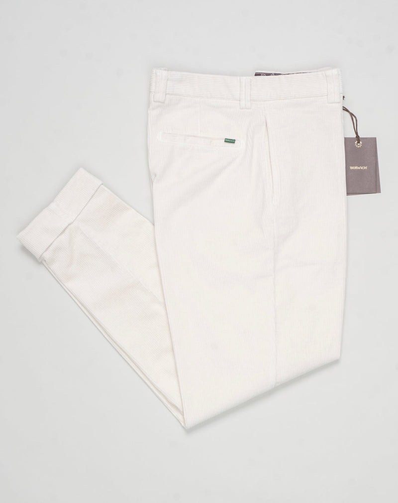 Garment dyed
Model: Chiaia long
Single pleat
Front pockets: seam
Back pockets: welted
Hemming: 5cm turn ups
Article: dv0500x
Color: Latte
Composition: 98% Cotton 2% Elastan
Made in Martina Franca, Italy Berwich Garment Dyed Corduroy Trousers / Latte
