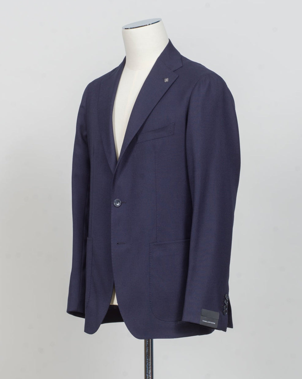 Model: Montecarlo&nbsp; 1SHO22K (1.5cm longer)
Notch lapel
Single breasted&nbsp;
2 Buttons
Sidevents
&nbsp;99% wool 1% ea
Art 060069
Col B5040 / Navy
Made in Martina Franca, Italy Tagliatore Wool Panama Jacket / Navy
