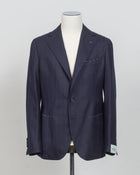Modello: Sorrento
Hand finished 
Unconstructed 
Half lined
Composition: 100% Virgin Wool Flannel
Tone on tone herringbone 
Article: G20953
Col 1022 / Navy
Made in Napoli, Italy