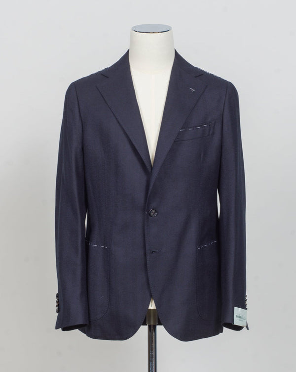 Modello: Sorrento
Hand finished&nbsp;
Unconstructed&nbsp;
Half lined
Composition: 100% Virgin Wool Flannel
Tone on tone herringbone&nbsp;
Article: G20953
Col 1022 / Navy
Made in Napoli, Italy