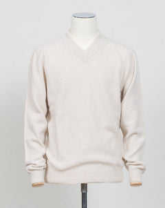 Product code: MJUM8294-WHIC

Made in Scotland
100% Super Geelong Lambswool
Cool hand wash
Do not tumble dry
Dry cleanable Sunspel Lambswool V-Neck Jumper / Oatmeal Melange