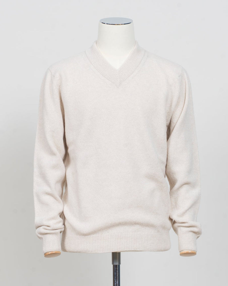 Product code: MJUM8294-WHIC

Made in Scotland
100% Super Geelong Lambswool
Cool hand wash
Do not tumble dry
Dry cleanable Sunspel Lambswool V-Neck Jumper / Oatmeal Melange
