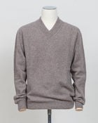  Product code: MJUM8294-BRGC

Made in Scotland
100% Super Geelong Lambswool
Cool hand wash
Do not tumble dry
Dry cleanable Sunspel Lambswool V-Neck Jumper / 