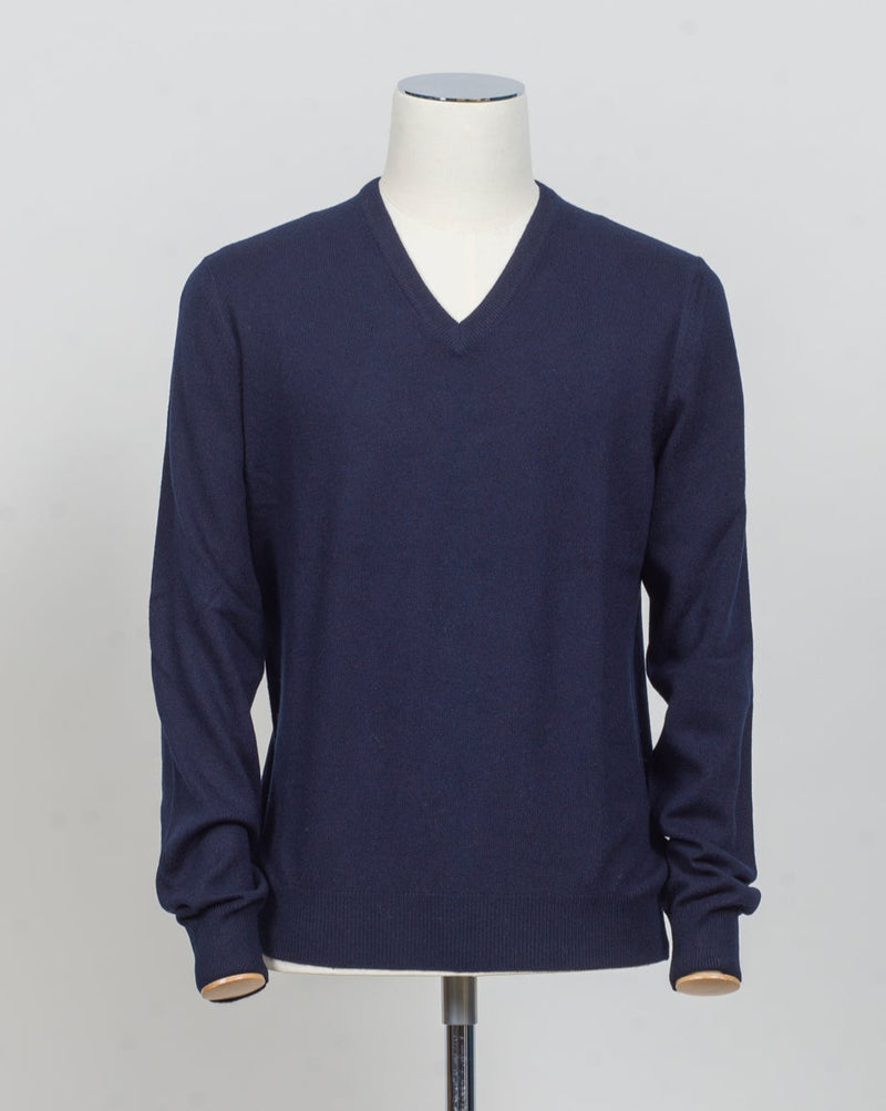 Art. 55115 19690
Col 598 Navy
Composition: 80%wv, 10% Ws, 10%Vi
Made in Italy Gran Sasso Wool &amp; Cashmere V-neck / Navy