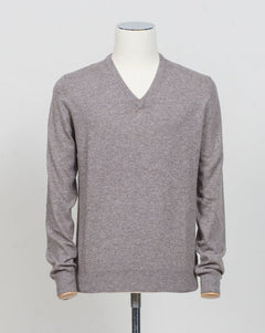 Art. 55115 19690
Col 039 Light beige
Composition: 80%wv, 10% Ws, 10%Vi
Made in Italy Gran Sasso Wool &amp; Cashmere V-neck / Light Beige