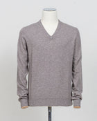 Art. 55115 19690
Col 039 Light beige
Composition: 80%wv, 10% Ws, 10%Vi
Made in Italy Gran Sasso Wool & Cashmere V-neck / Light Beige