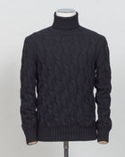 Gran Sasso Cable Roll neck 
8 gauge
Art. 13115 19659
Col 099 Black
Composition 80% wv, 10% ws, 10%vi
Made in Italy Gran Sasso Cable Knit Rollneck / Black