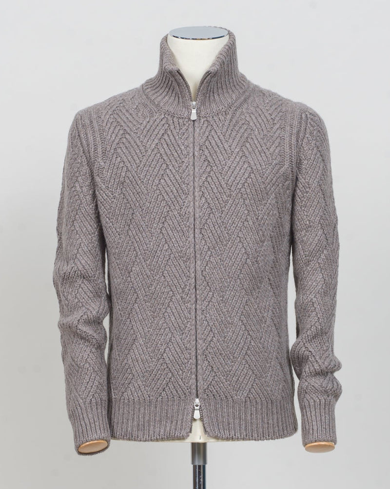 Art. 10155 15554
Col. 039 / Light Brown
Composition 100% ws
Made in Italy Gran Sasso Cashmere Basketweave Full-Zip Jacket / Light Brown