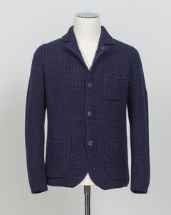 Gran Sasso Heavy Knitted Jacke
Article: 10166 / 25073
Color: 598 / Navy
Composition: 100% Virgin Wool
Made in Italy&nbsp;