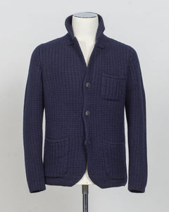 Gran Sasso Heavy Knitted Jacke
Article: 10166 / 25073
Color: 598 / Navy
Composition: 100% Virgin Wool
Made in Italy&nbsp;
