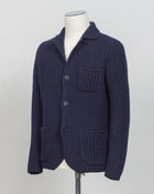 Gran Sasso Heavy Knitted Jacke
Article: 10166 / 25073
Color: 598 / Navy
Composition: 100% Virgin Wool
Made in Italy 