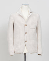 Gran Sasso Heavy Knitted Jacket
Article: 10166 / 25073
Color: 054 / Light Beige
Composition: 100% Virgin Wool
Made in Italy&nbsp;