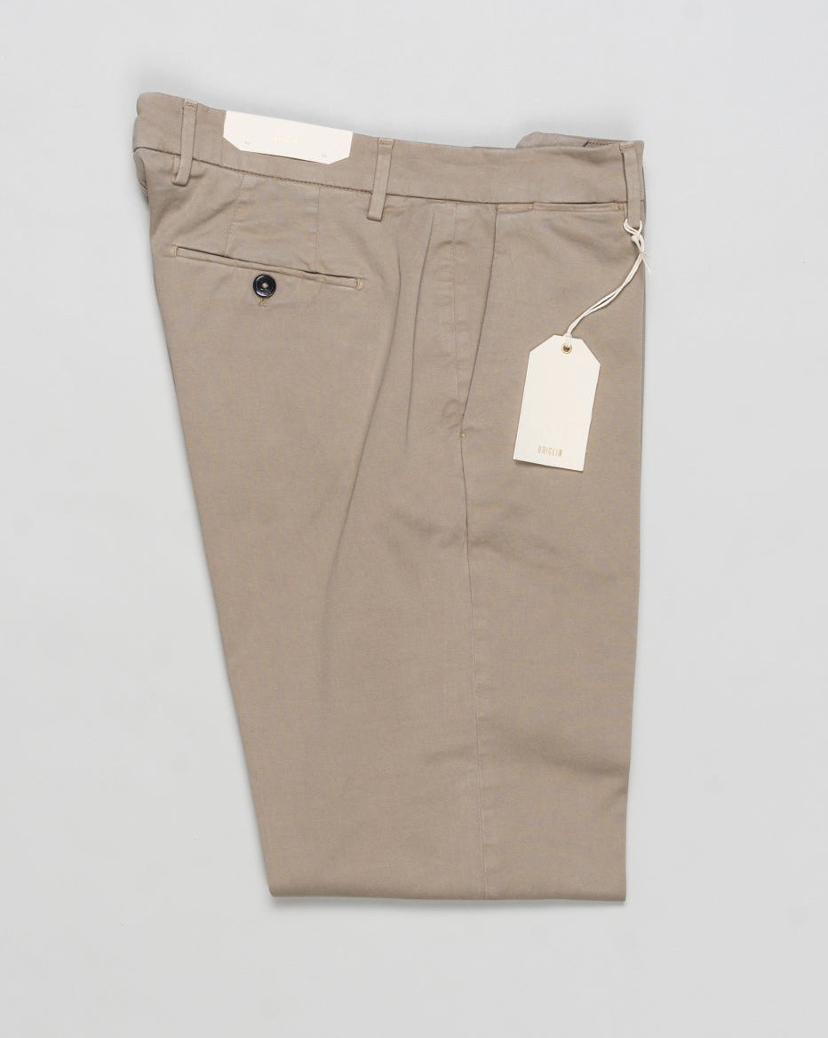 Article: 400008
Color: Kaki / 00043
Composition: 97% Cotton 3% Elastan
Model: Soho
Flat front
Slanted side pockets
Beltloops
Beautiful color and broken in look and feel achieved by&nbsp;Garment dying&nbsp;process
Regular fit
1/2 hem 19.5 cm (Size 50)
Made in Naples, Italy Briglia Garment Dyed Soho Trousers / Kaki