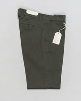 Article: 400008
Color: Militare / 00072
Composition: 97% Cotton 3% Elastan
Model: Soho
Flat front
Slanted side pockets
Beltloops
Beautiful color and broken in look and feel achieved by&nbsp;Garment dying&nbsp;process
Regular fit
1/2 hem 19.5 cm (Size 50)
Made in Naples, Italy Briglia Garment Dyed Soho Trousers / Militare