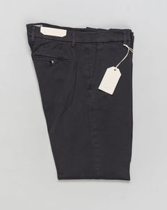 Article: 400008
Color: Grigio / 00090
Composition: 97% Cotton 3% Elastan
Model: Soho
Flat front
Slanted side pockets
Beltloops
Beautiful color and broken in look and feel achieved by&nbsp;Garment dying&nbsp;process
Regular fit
1/2 hem 19.5 cm (Size 50)
Made in Naples, Italy Briglia Garment Dyed Soho Trousers / Grigio