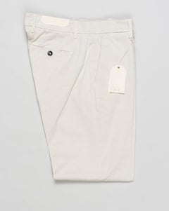 Article: 400008
Color: Lino / 00103
Composition: 97% Cotton 3% Elastan
Model: Soho
Flat front
Slanted side pockets
Beltloops
Beautiful color and broken in look and feel achieved by&nbsp;Garment dying&nbsp;process
Regular fit
1/2 hem 19.5 cm (Size 50)
Made in Naples, Italy Briglia Garment Dyed Soho Trousers / Lino