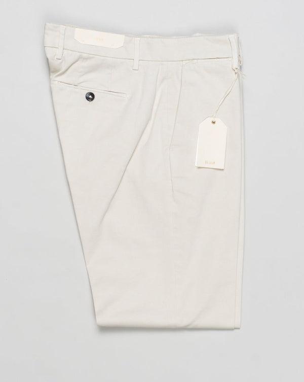 Article: 400008
Color: Lino / 00103
Composition: 97% Cotton 3% Elastan
Model: Soho
Flat front
Slanted side pockets
Beltloops
Beautiful color and broken in look and feel achieved by&nbsp;Garment dying&nbsp;process
Regular fit
1/2 hem 19.5 cm (Size 50)
Made in Naples, Italy Briglia Garment Dyed Soho Trousers / Lino
