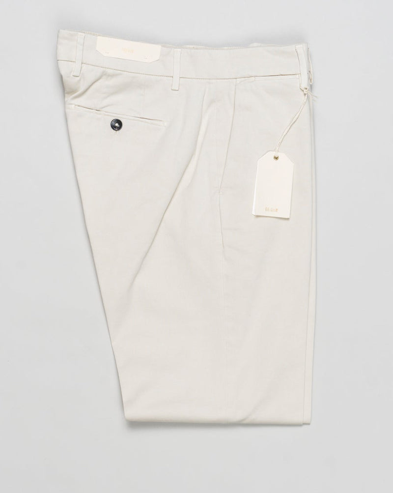 Article: 400008
Color: Lino / 00103
Composition: 97% Cotton 3% Elastan
Model: Soho
Flat front
Slanted side pockets
Beltloops
Beautiful color and broken in look and feel achieved by&nbsp;Garment dying&nbsp;process
Regular fit
1/2 hem 19.5 cm (Size 50)
Made in Naples, Italy Briglia Garment Dyed Soho Trousers / Lino