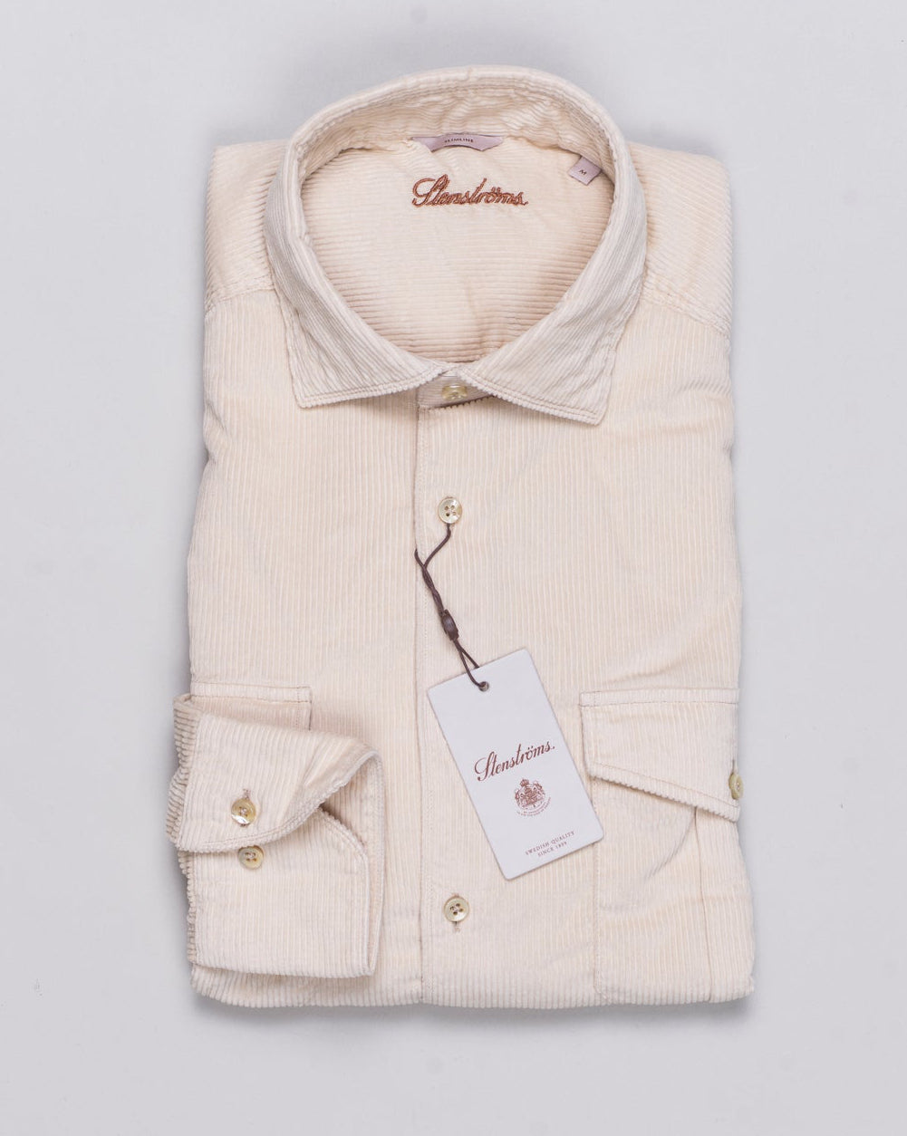 Slimline
Cut away collar
Single cuff
Mother of Pearl buttons
Two front pockets
Corduroy
Composition: 100% Cotton
Article: 7737219089
Color: 210 / Light Beige Stenströms Corduroy Shirt / Light Beige