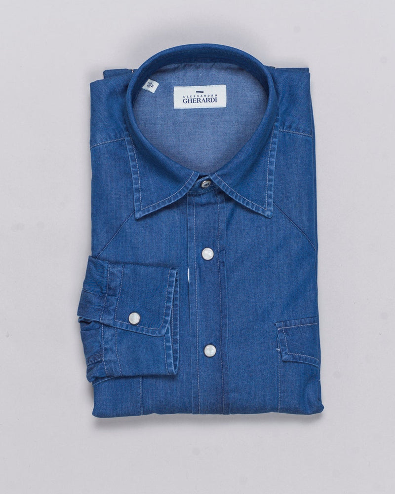 Composition: 100% Cotton
Mother of pearl snap buttons on front and cuffs
Article: 10AJ 670
Model: TEXANA6
Color: Blue
Made in Italy Alessandro Gherardi Denim Western Shirt / Blue