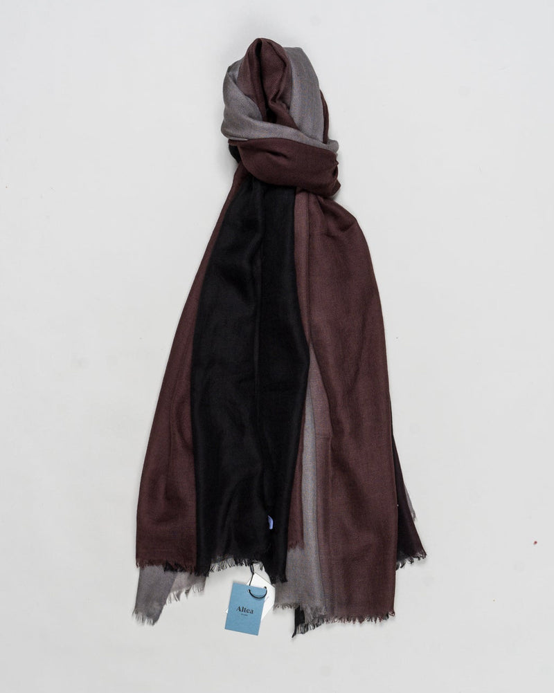 Article: 2560358
Color: 01 / Brown
Composition: 100% Cashmere
Measurements: 140cmx200cm Altea Multicolor Cashmere Scarf / Brown