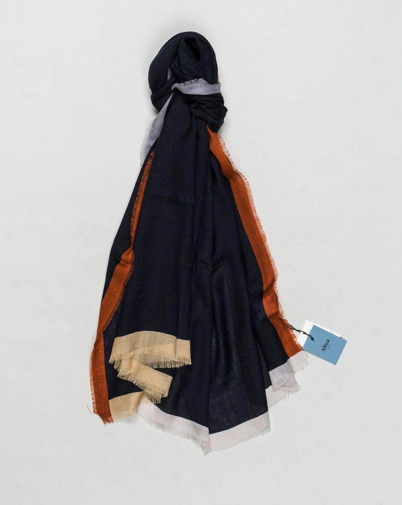 Article: 2560403
Color: 01 / Black
Composition: 100% Wool
Measurements: 70cmx180cm Altea Multicolor Wool Scarf / Black