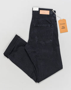 Straight fit
Quality 1D527
Wash&nbsp;15956
81% cotton 19% polyester
Made in Italy
Tela Genova Vintage Fit Jeans / Washed Black
