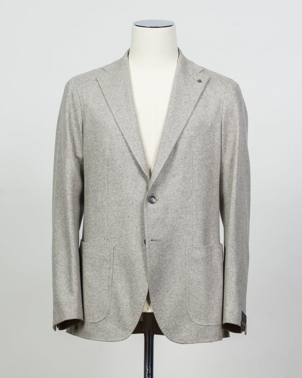 Composition: 100% Cashmere
Lining: 100% Cupro
Modello: Monte Carlo / 1SHJ22K
Color: Taupe / T1003
Unconstructed shoulder
Unlined
2 Buttons
Notch lapel
Patch pockets
Side vents
Made in Martina Franca, Italy Tagliatore Cashmere Jersey Jacket / Light Taupe