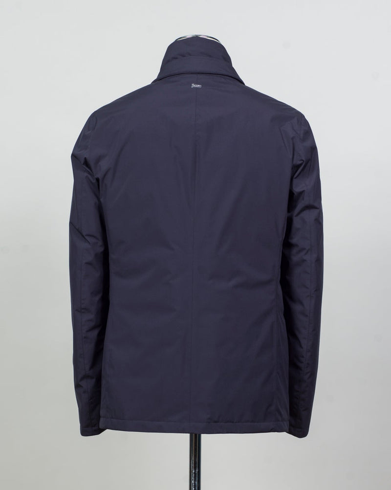 Article: PI001243U 12840 9201
Color: Navy
Main fabric: 100% polyester
Padding: 80% down 20% feather
Detachable bib
Snap button side pockets
Regular fit Herno Waterproof Down Coat / Navy
