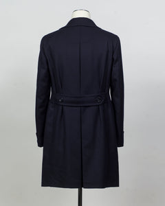 Tagliatore Water repellent overcoat. Double breasted, 2 patch pockets with flaps. Center vent and martingala belt in the back.&nbsp;

If in doubt about your size, please contact us&nbsp;HERE

Slim fit.&nbsp;Take your normal size.&nbsp;
Double Breasted
Fully lined
Unconstructed shoulder&nbsp;
2 Buttons
1 vent / center back
Patch pockets
Composition: 100% wool
Natural Strech
Water repellent
Modello: CARLO/Z
Article: 150037 U
Colore: B1243 / Navy
Made in Italy Tagliatore Water Repellent Double Breasted Coat / 