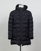 Article: PI003ULE-M02 12456Z 9300
Color: Black
Main fabric: 100% nylon
Coating: polyurethane
Main Lining: 100% nylon
Trimming: 100% wool
Padding: 90% goose down, 10% goose feather
Hood Padding: 100% polyester
Side pockets with flap and snap button fastening
Chest pockets with snap button fastening
Hood with removable trimming
Regular fit Herno Down Parka / Black