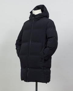 Article: PI001246U 12590SZ 9300
Color: Black
Main fabric:
External layer: 98% nylon, 11% elastane
Membrane: polyurethane
Lining: 78% nylon, 22% elastane
Padding: 70% goose down, 30% poyester
Zippered side pockets
Hood
Regular fit
Waterproof
Windproof Herno Waterproof Down Half Coat / Black