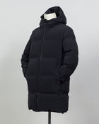 Article: PI001246U 12590SZ 9300
Color: Black
Main fabric:
External layer: 98% nylon, 11% elastane
Membrane: polyurethane
Lining: 78% nylon, 22% elastane
Padding: 70% goose down, 30% poyester
Zippered side pockets
Hood
Regular fit
Waterproof
Windproof Herno Waterproof Down Half Coat / Black