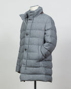 Article: PI001270U 33278 9406
Color: Light Grey
Main fabric: 70% viscose 30% wool
Padding: 80% down 20% feather
Detachable bib
Snap button side pockets
Regular fit Herno Norfolk Wool Blend Down Coat / Light Grey
