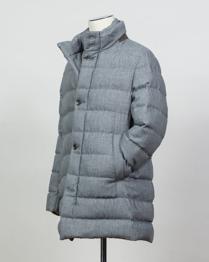 Article: PI001270U 33278 9406
Color: Light Grey
Main fabric: 70% viscose 30% wool
Padding: 80% down 20% feather
Detachable bib
Snap button side pockets
Regular fit Herno Norfolk Wool Blend Down Coat / Light Grey
