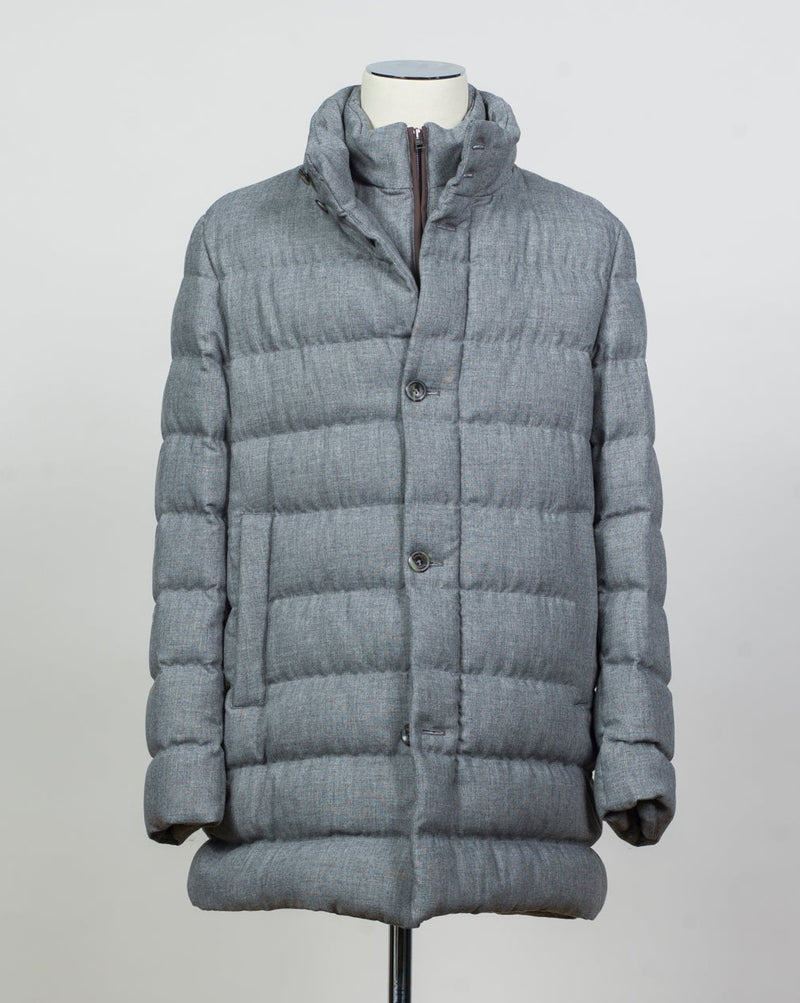 Article: PI001270U 33278 9406
Color: Light Grey
Main fabric: 70% viscose 30% wool
Padding: 80% down 20% feather
Detachable bib
Snap button side pockets
Regular fit Herno Norfolk Wool Blend Down Coat / Light Grey