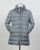 Article: PI001270U 33278 9406
Color: Light Grey
Main fabric: 70% viscose 30% wool
Padding: 80% down 20% feather
Detachable bib
Snap button side pockets
Regular fit Herno Norfolk Wool Blend Down Coat / Light Grey
