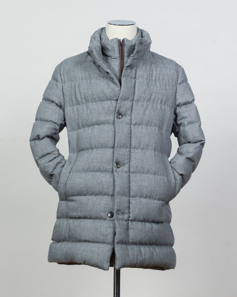 Article: PI001270U 33278 9406
Color: Light Grey
Main fabric: 70% viscose 30% wool
Padding: 80% down 20% feather
Detachable bib
Snap button side pockets
Regular fit Herno Norfolk Wool Blend Down Coat / Light Grey