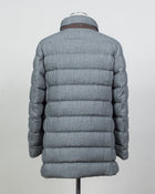 Article: PI001270U 33278 9406
Color: Light Grey
Main fabric: 70% viscose 30% wool
Padding: 80% down 20% feather
Detachable bib
Snap button side pockets
Regular fit Herno Norfolk Wool Blend Down Coat / Light Grey