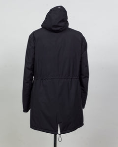 Article: PI001245U 12840&nbsp;
Color: Black / 9300
Main fabric:&nbsp;External layer: 100% polyester,&nbsp;Membrane: polyurethane
Lining: 78% nylon, 22% elastane
Padding: 80% down, 20% waterfowl feathers
Hood
Very breathable
Durably Waterproof
Totally Windproof Herno Fishtail Down Parka / Black