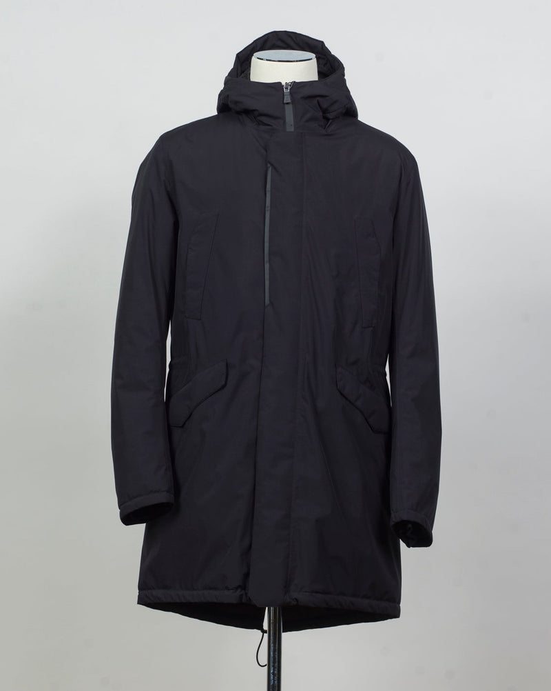 Article: PI001245U 12840&nbsp;
Color: Black / 9300
Main fabric:&nbsp;External layer: 100% polyester,&nbsp;Membrane: polyurethane
Lining: 78% nylon, 22% elastane
Padding: 80% down, 20% waterfowl feathers
Hood
Very breathable
Durably Waterproof
Totally Windproof Herno Fishtail Down Parka / Black