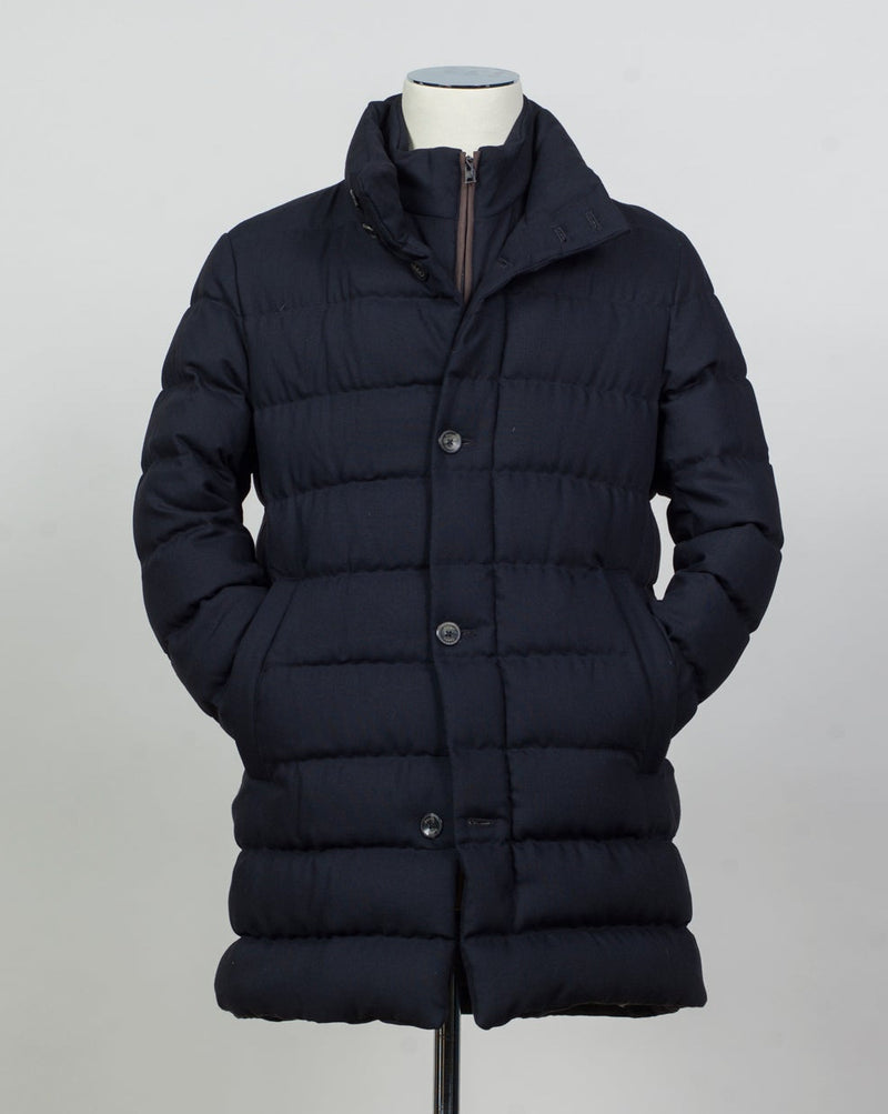 Article: PI001270U 33278 9406
Color: Navy
Main fabric: 70% viscose 30% wool
Padding: 80% down 20% feather
Detachable bib
Snap button side pockets
Regular fit Herno Norfolk Wool Blend Down Coat / Navy