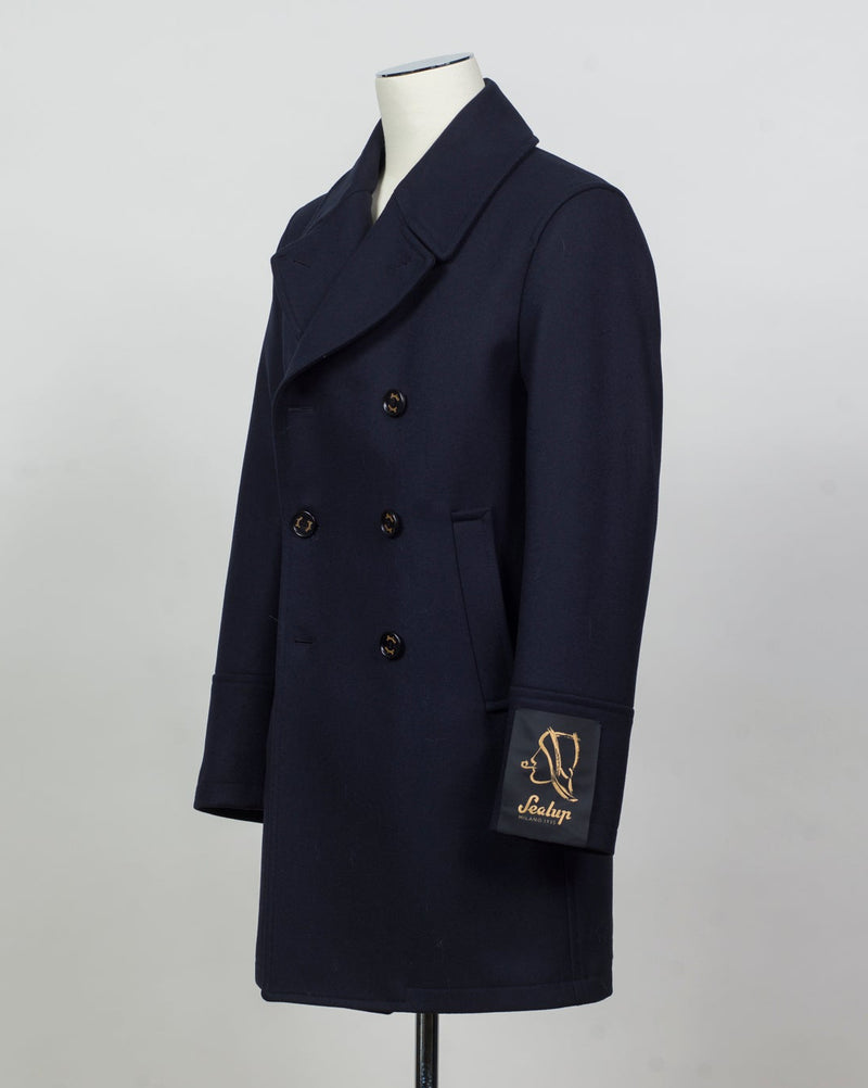 Back Length 92cm (Size 50)
Composition: 100% Wool
Lining: 100% Viscose
Padding: 100% Polyester
Model: 50092 Giaccone Genova Peacoat
Article: 7591
Color: 91 / Navy
Made in Italy &nbsp;Sealup Wool Peacoat / Navy