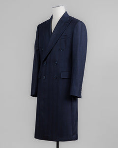 Double breasted
Peak Lapel
Flap pockets
One back vent
Back length: 110cm (size 50)
Composition: 100% Virgin Wool
Article: W1165721
Color: Navy Sauma DB Herringbone Wool Overcoat / Navy