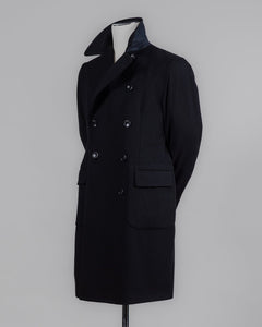 Model: Carlo/Z&nbsp;
Fully Lined
Unconstructed shoulder
Color: N5051 / Black
Composition: 90% Wool 10% Cashmere
Made in Martina France, Italy Tagliatore Double-Breasted Overcoat / Black
