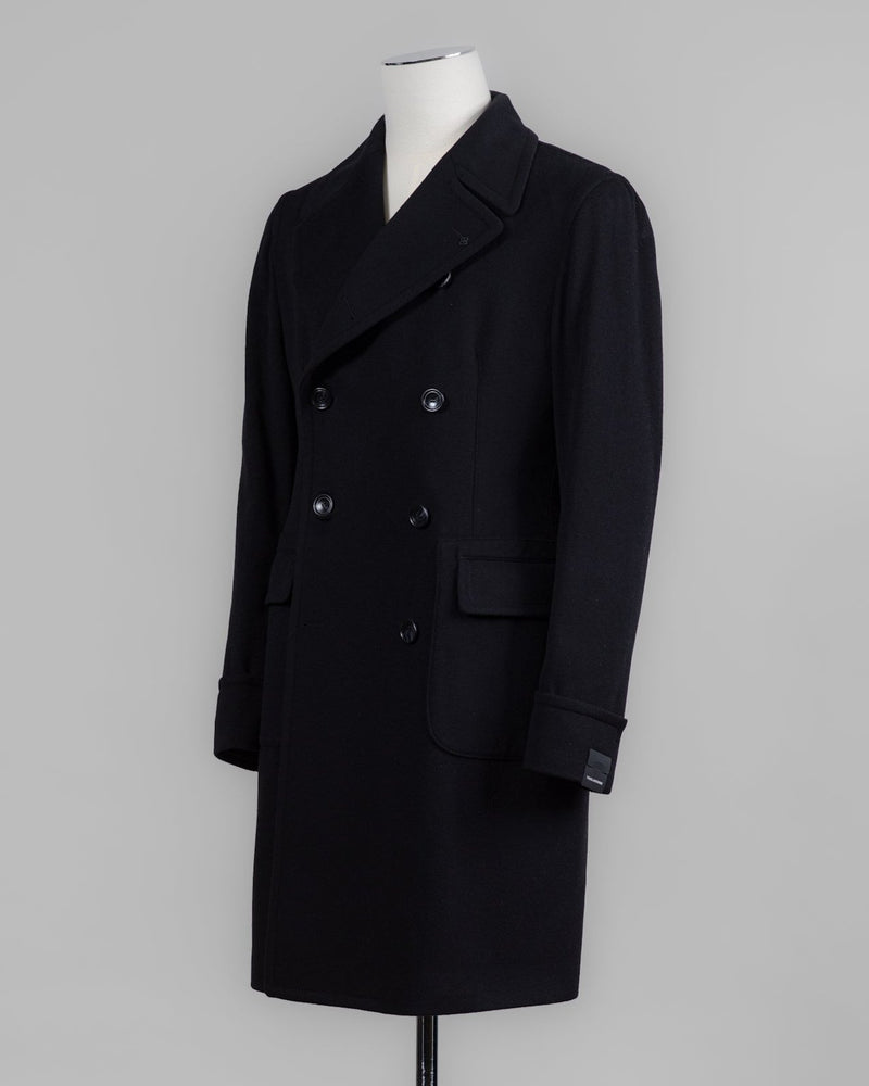 Model: Carlo/Z&nbsp;
Fully Lined
Unconstructed shoulder
Color: N5051 / Black
Composition: 90% Wool 10% Cashmere
Made in Martina France, Italy Tagliatore Double-Breasted Overcoat / Black