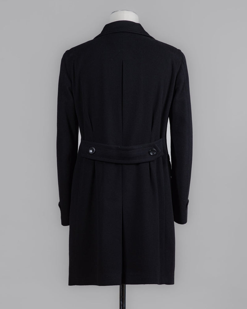 Model: Carlo/Z&nbsp;
Fully Lined
Unconstructed shoulder
Color: N5051 / Black
Composition: 90% Wool 10% Cashmere
Made in Martina France, Italy Tagliatore Double-Breasted Overcoat / Black